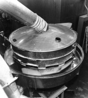 Circular vibratory screeners solve polymer plant start-up problems